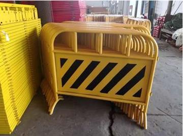 鐵馬、施工道路防護欄及道路機動車輛生產商指南